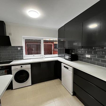 Springfield House- Near Newcastle Centre, Hospital And Keele University! Stoke-on-Trent Eksteriør billede