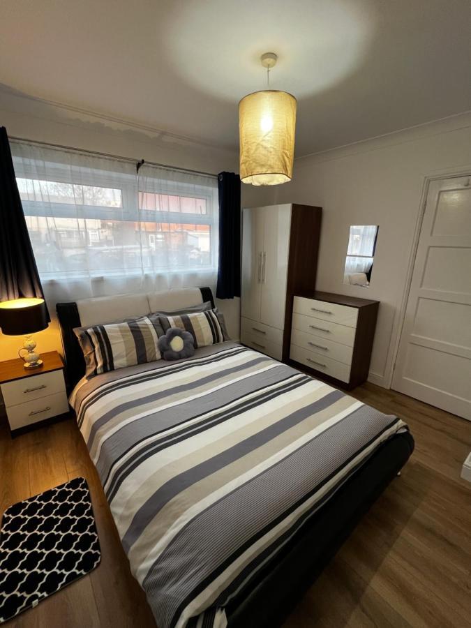 Springfield House- Near Newcastle Centre, Hospital And Keele University! Stoke-on-Trent Eksteriør billede